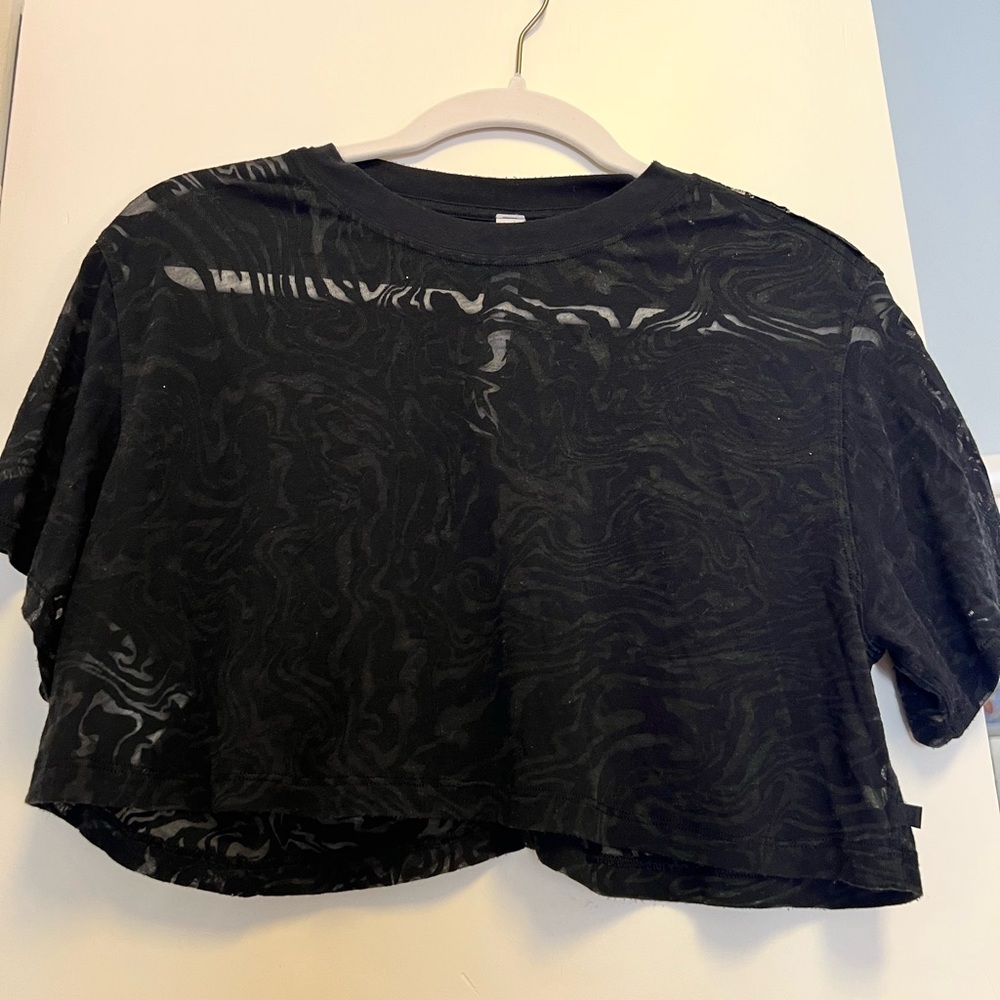 Lululemon patterned mesh workout cropped tee